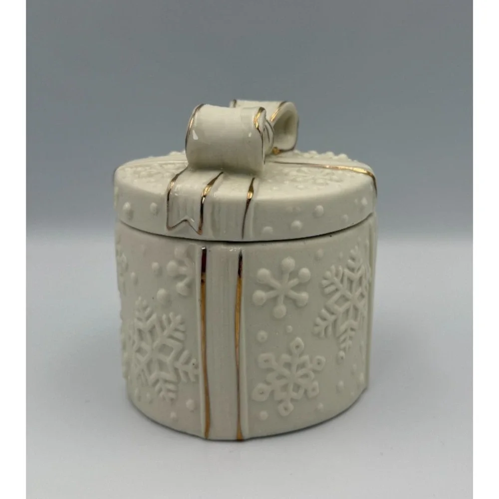 Bisque Porcelain w/Gold Accents Trinket Box Bow Snowflake 3.75 in H, 3.25 in D